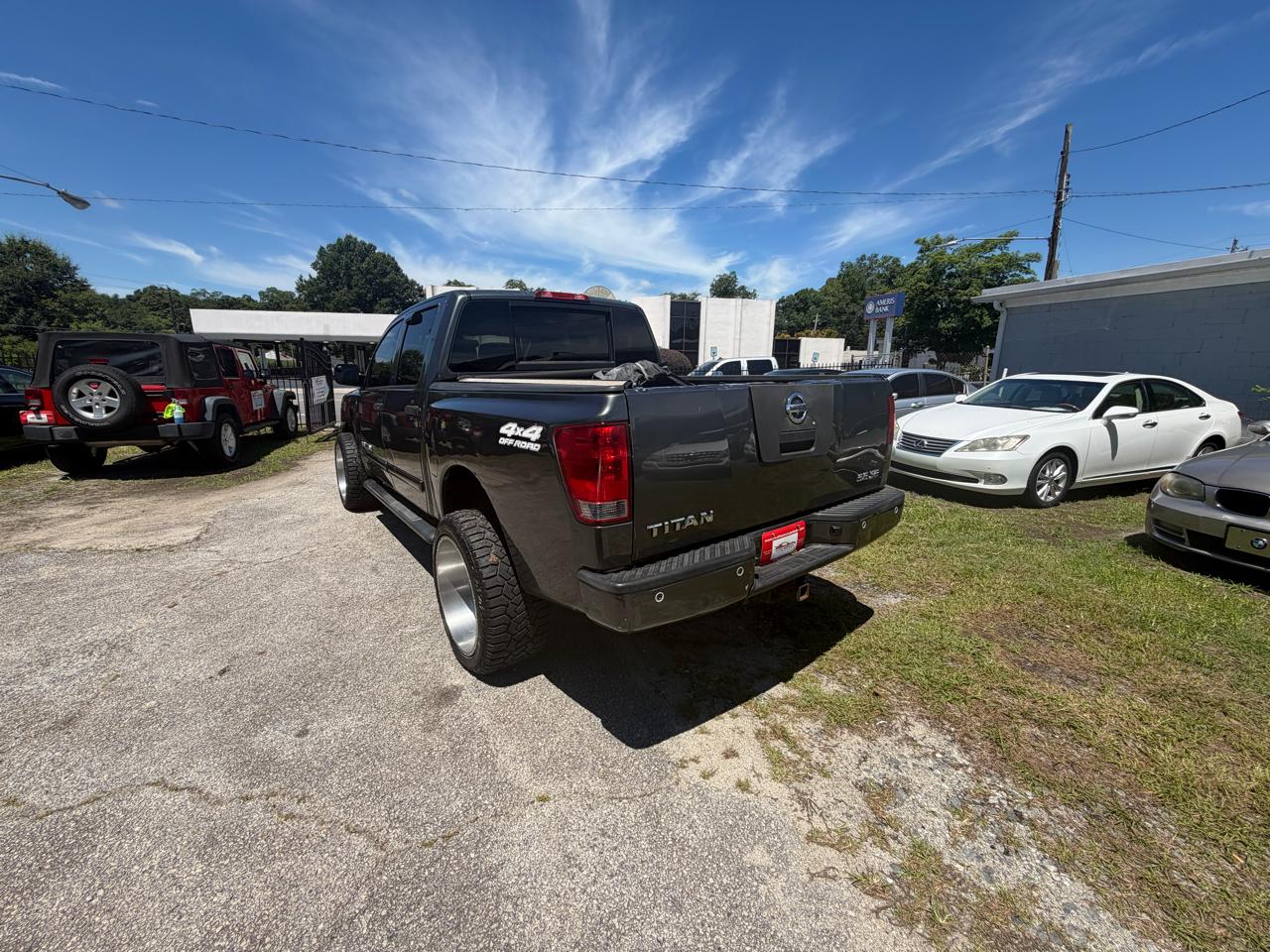 Nissan Titan XE Crew Cab 4WD SWB 2010