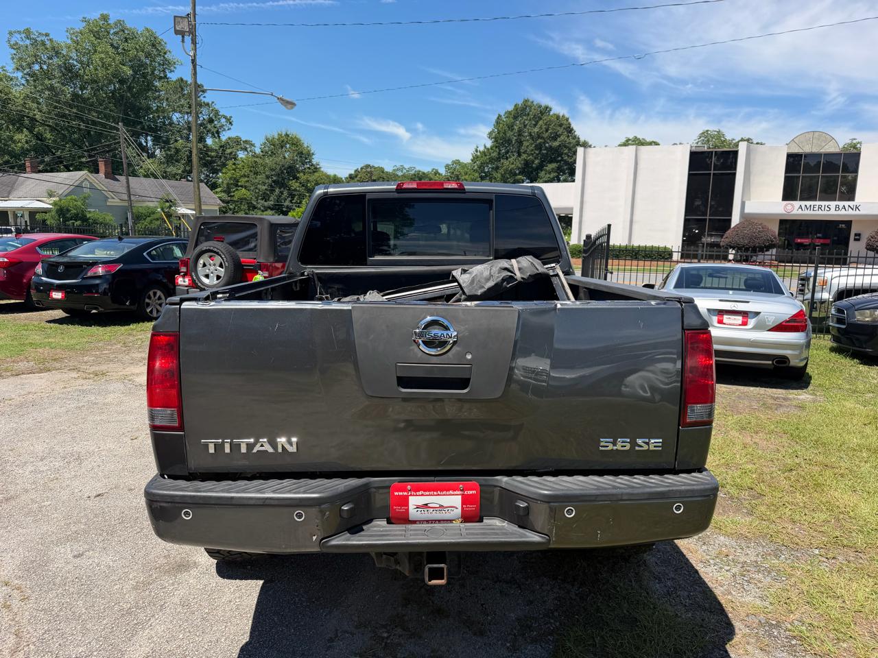 Nissan Titan XE Crew Cab 4WD SWB 2010
