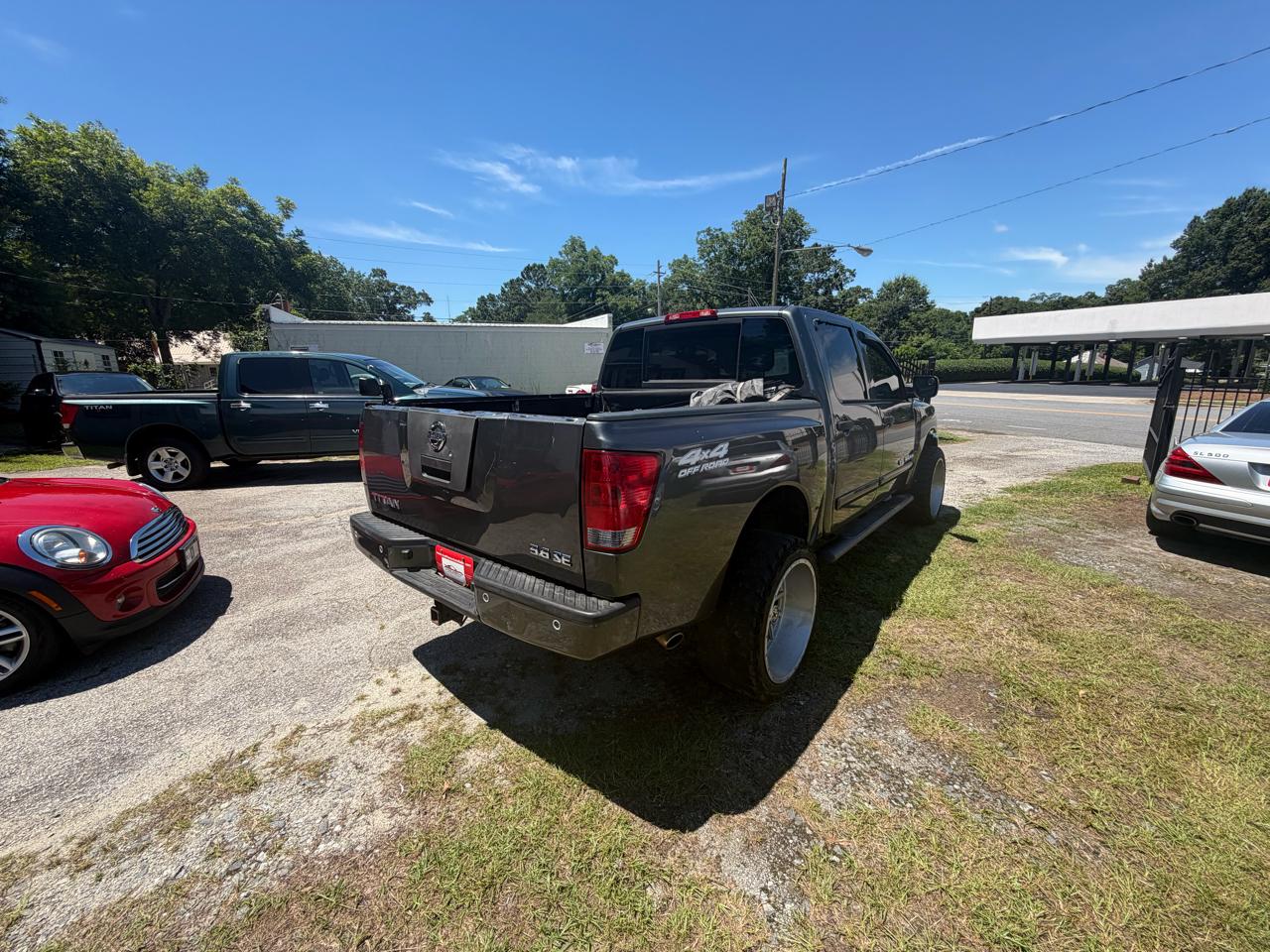 Nissan Titan XE Crew Cab 4WD SWB 2010