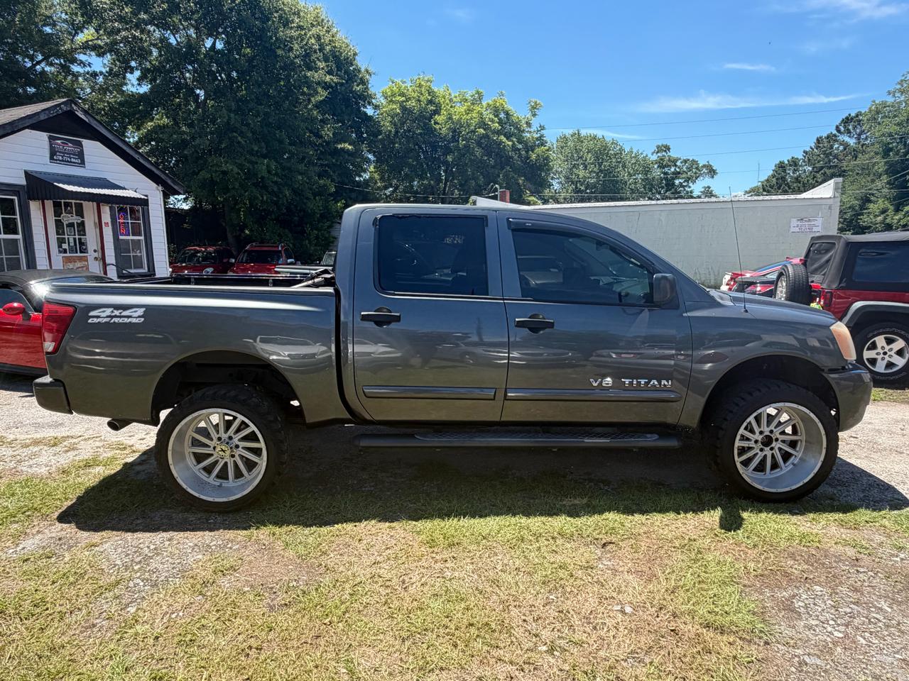 Nissan Titan XE Crew Cab 4WD SWB 2010
