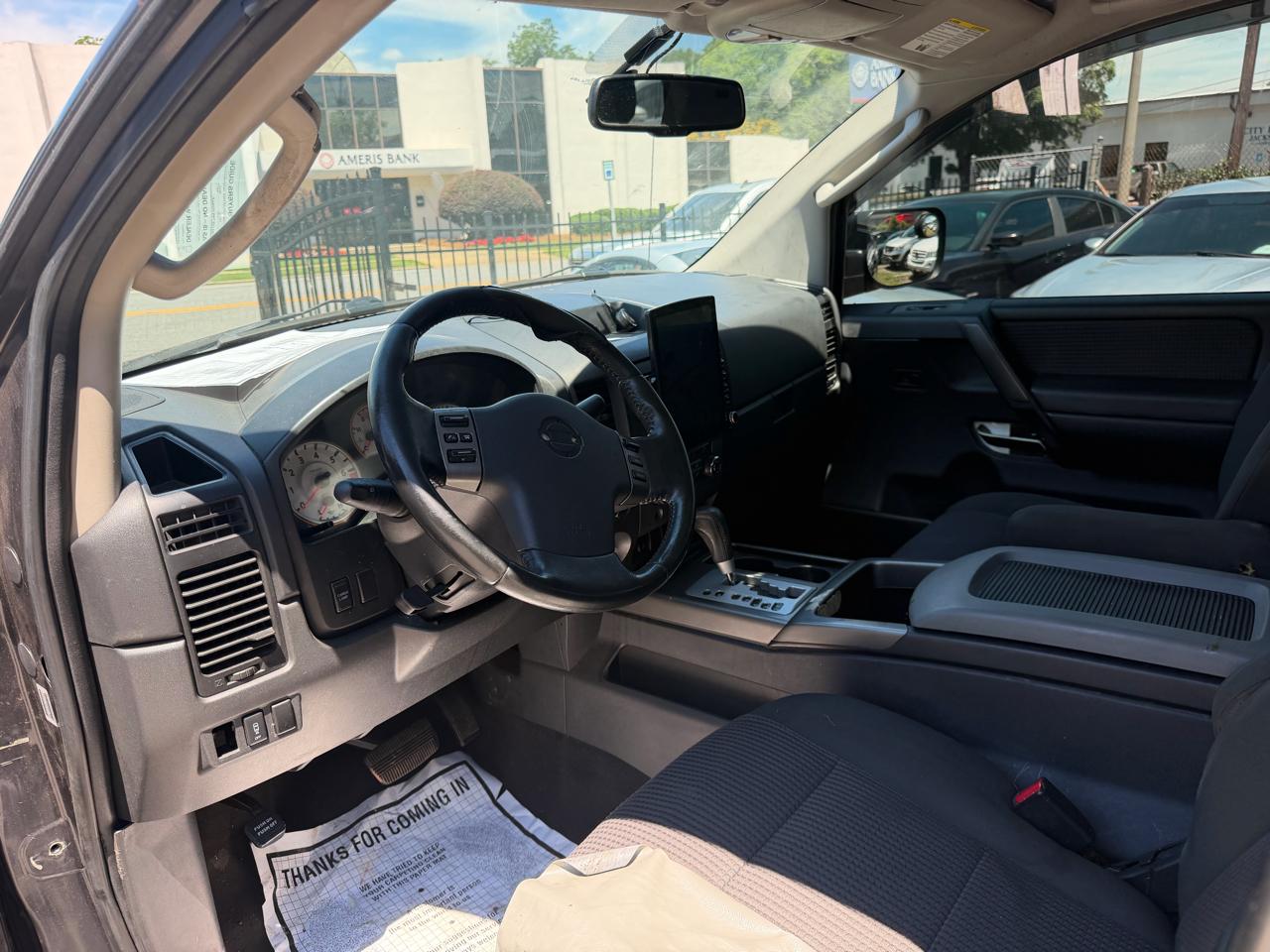 Nissan Titan XE Crew Cab 4WD SWB 2010