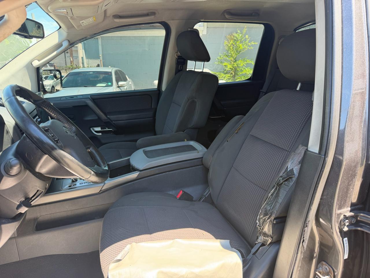 Nissan Titan XE Crew Cab 4WD SWB 2010