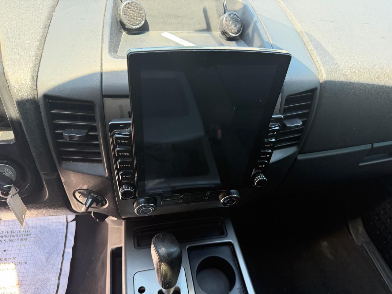 Nissan Titan XE Crew Cab 4WD SWB 2010