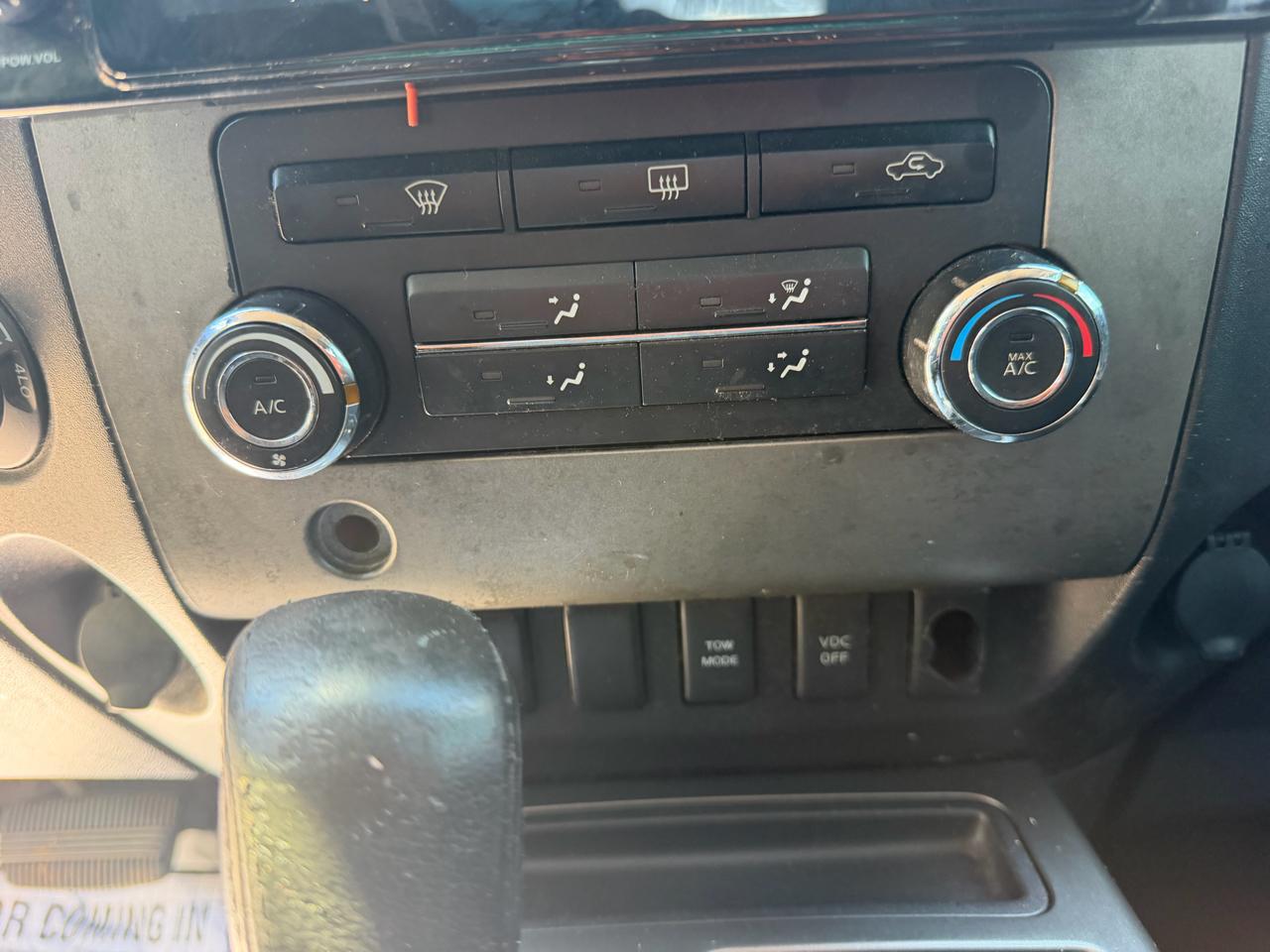 Nissan Titan XE Crew Cab 4WD SWB 2010
