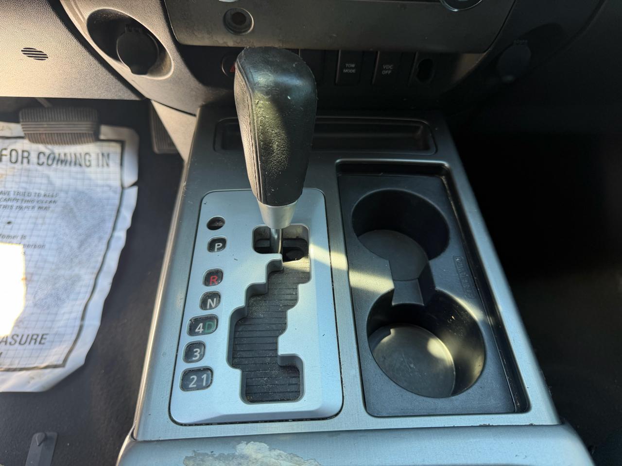 Nissan Titan XE Crew Cab 4WD SWB 2010