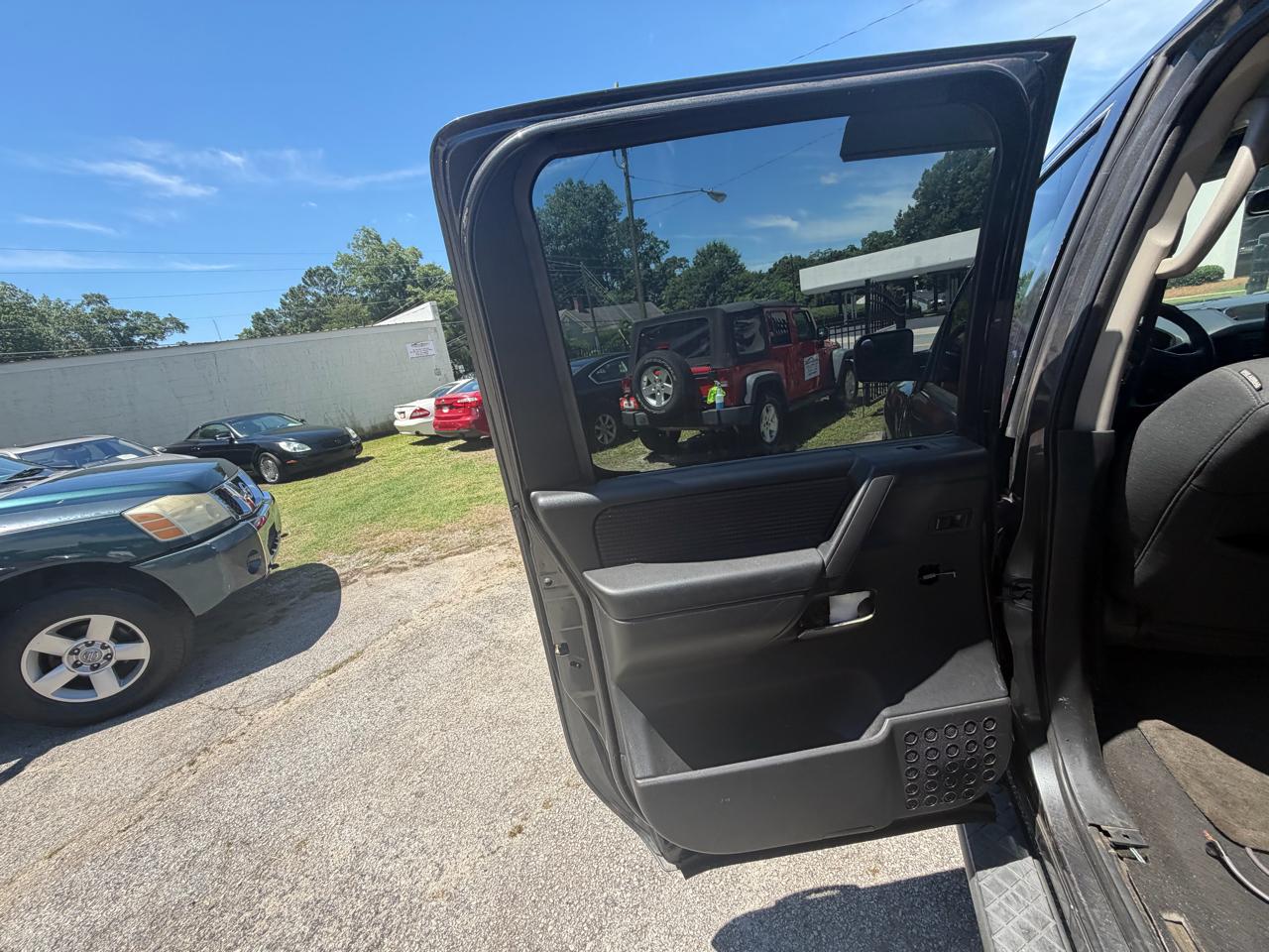 Nissan Titan XE Crew Cab 4WD SWB 2010