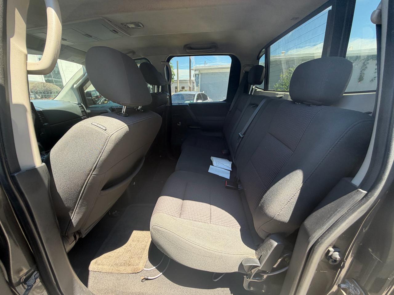 Nissan Titan XE Crew Cab 4WD SWB 2010
