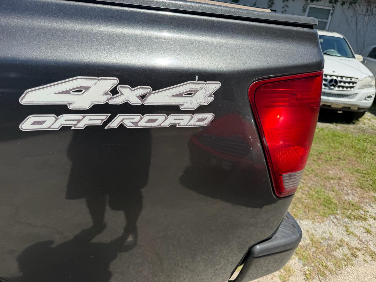 Nissan Titan XE Crew Cab 4WD SWB 2010