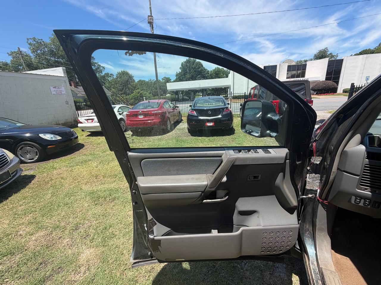 Nissan Titan XE Crew Cab 2WD 2006
