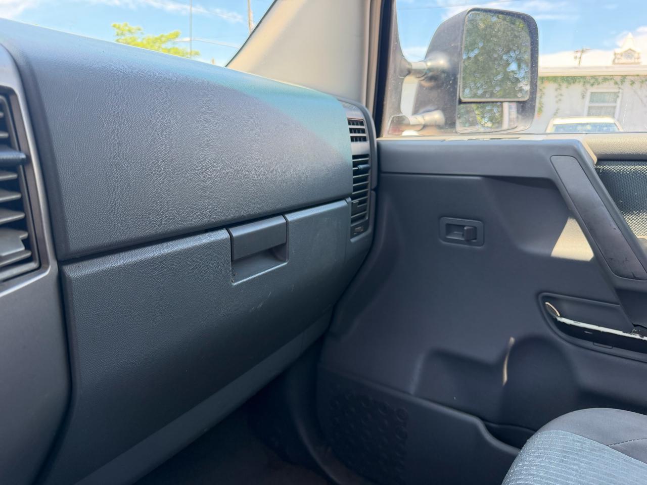 Nissan Titan XE Crew Cab 2WD 2006