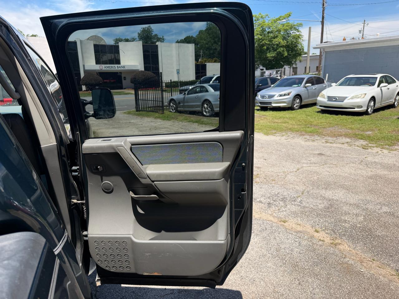 Nissan Titan XE Crew Cab 2WD 2006
