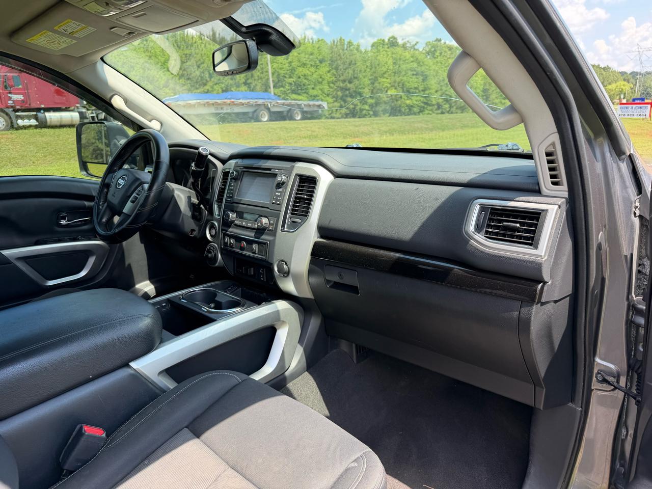 Nissan Titan XD SL Crew Cab 4WD 2018
