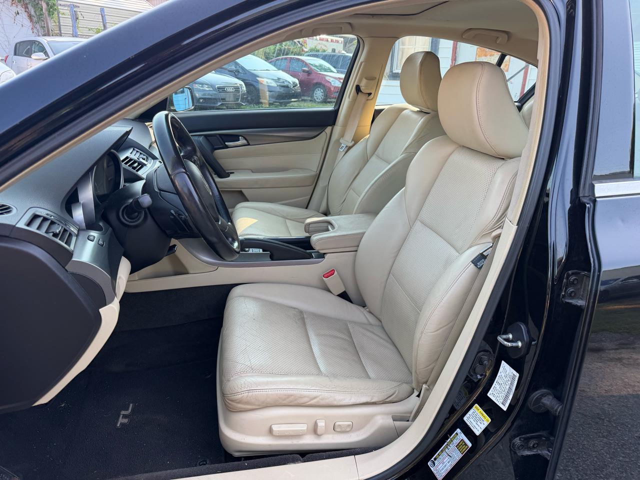 Acura TL 6-Speed AT with Tech Package and 18-In. WP 2014