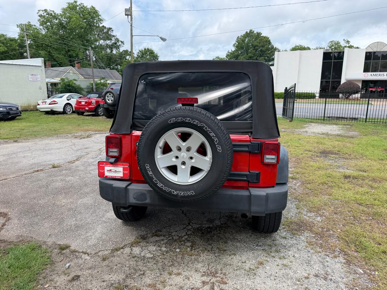 Jeep Wrangler Unlimited Sport RWD 2010