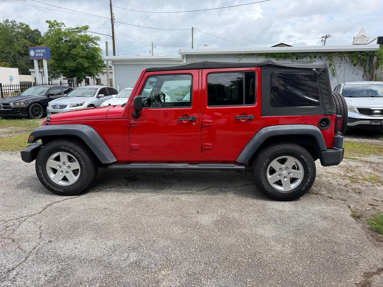 Jeep Wrangler Unlimited Sport RWD 2010