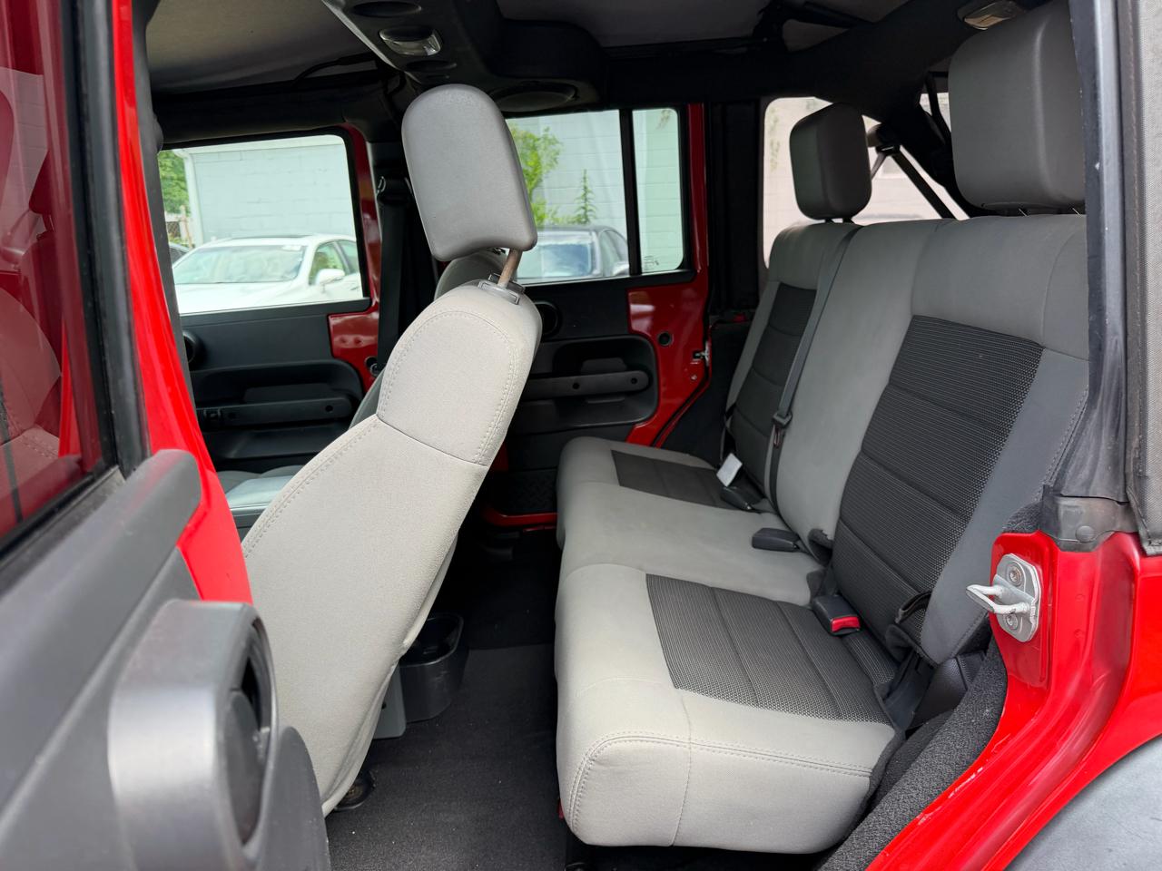 Jeep Wrangler Unlimited Sport RWD 2010