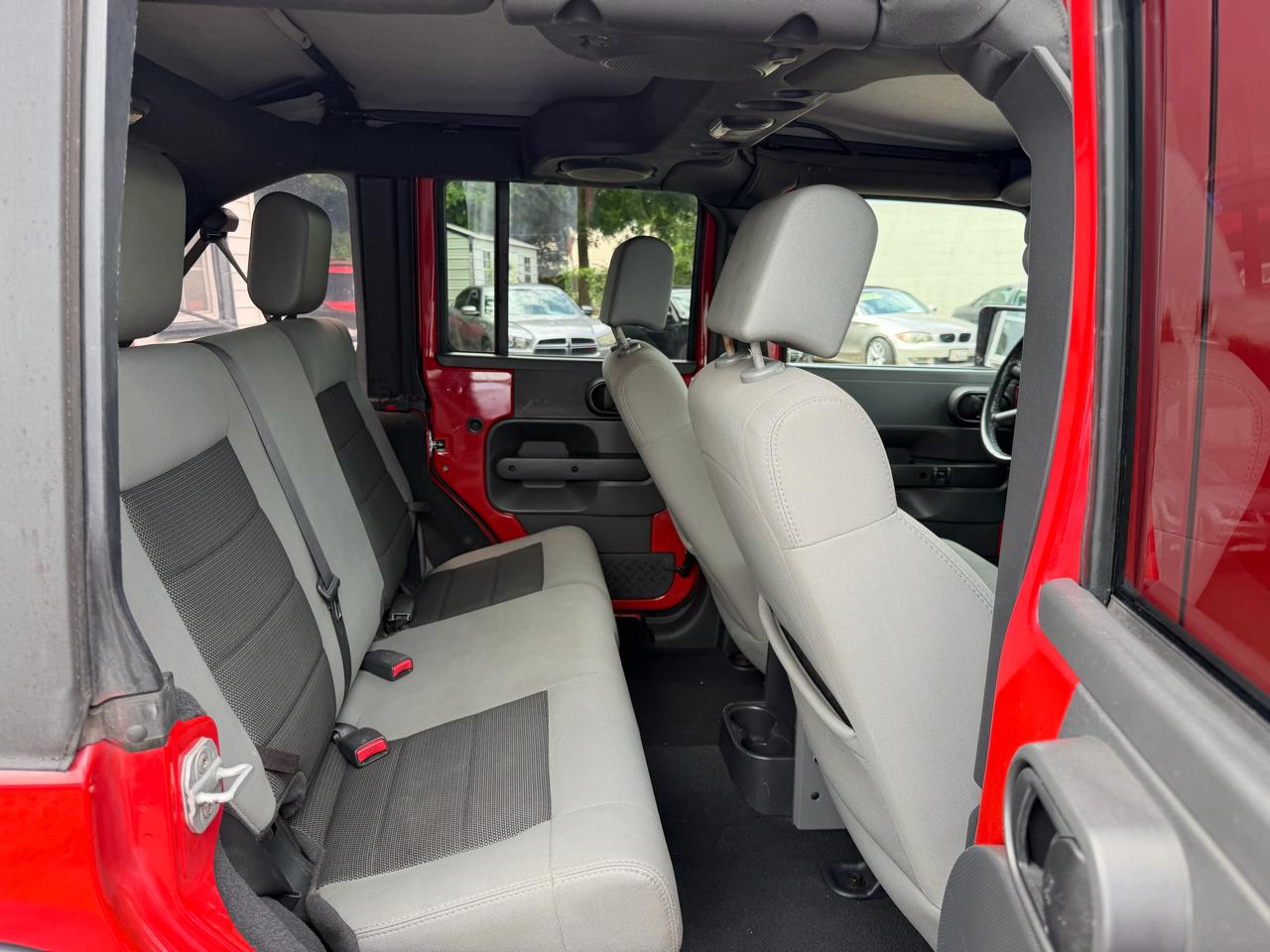 Jeep Wrangler Unlimited Sport RWD 2010
