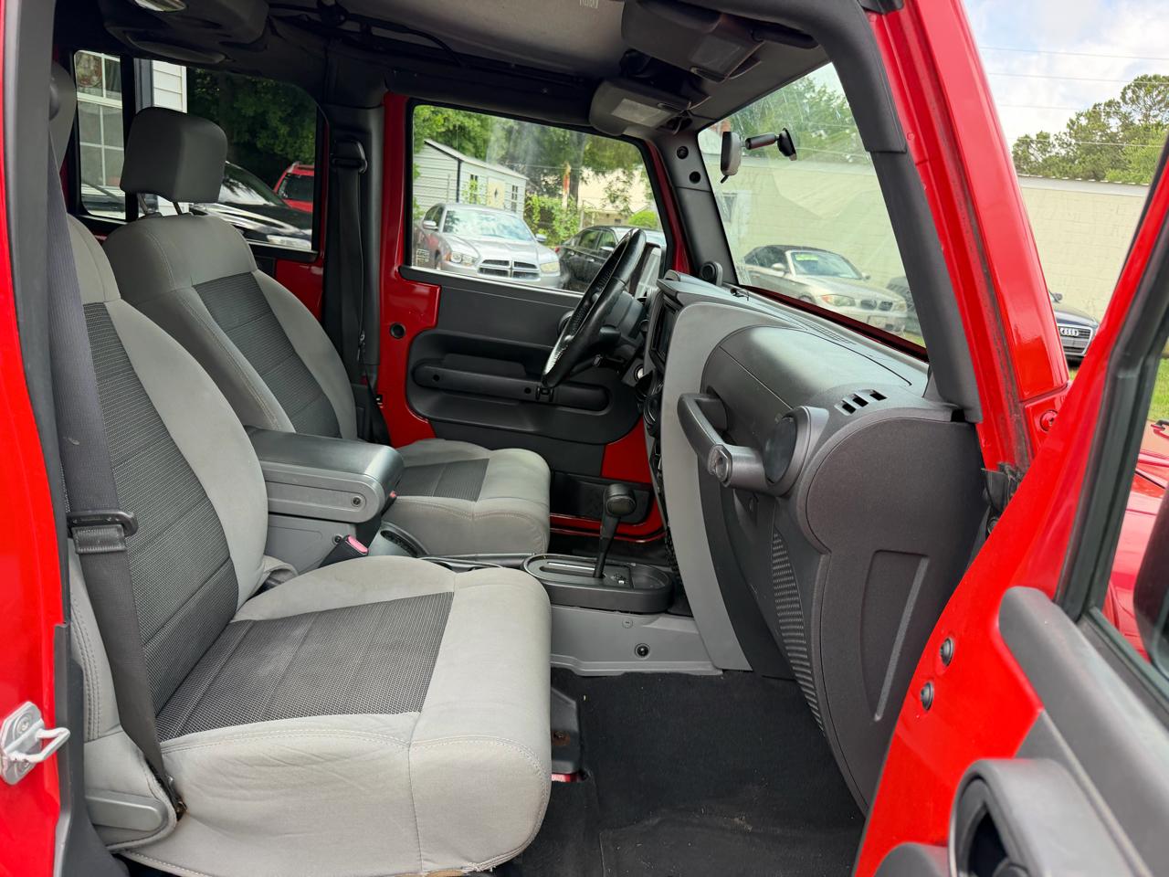 Jeep Wrangler Unlimited Sport RWD 2010