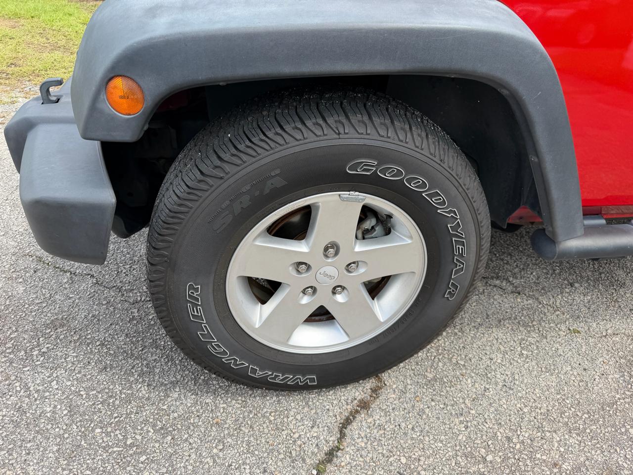 Jeep Wrangler Unlimited Sport RWD 2010