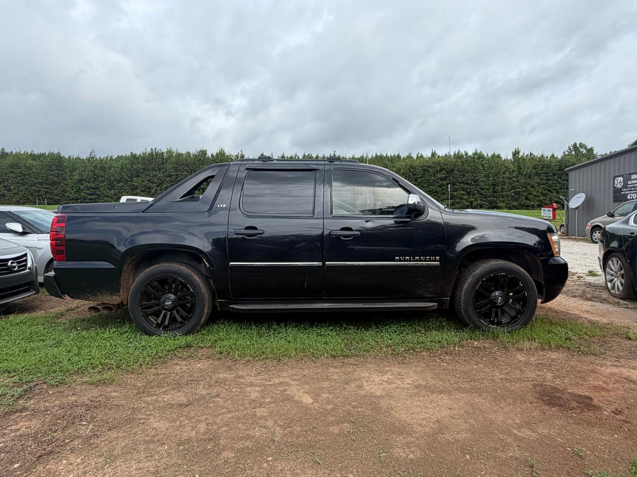Chevrolet Avalanche LTZ 2WD 2012