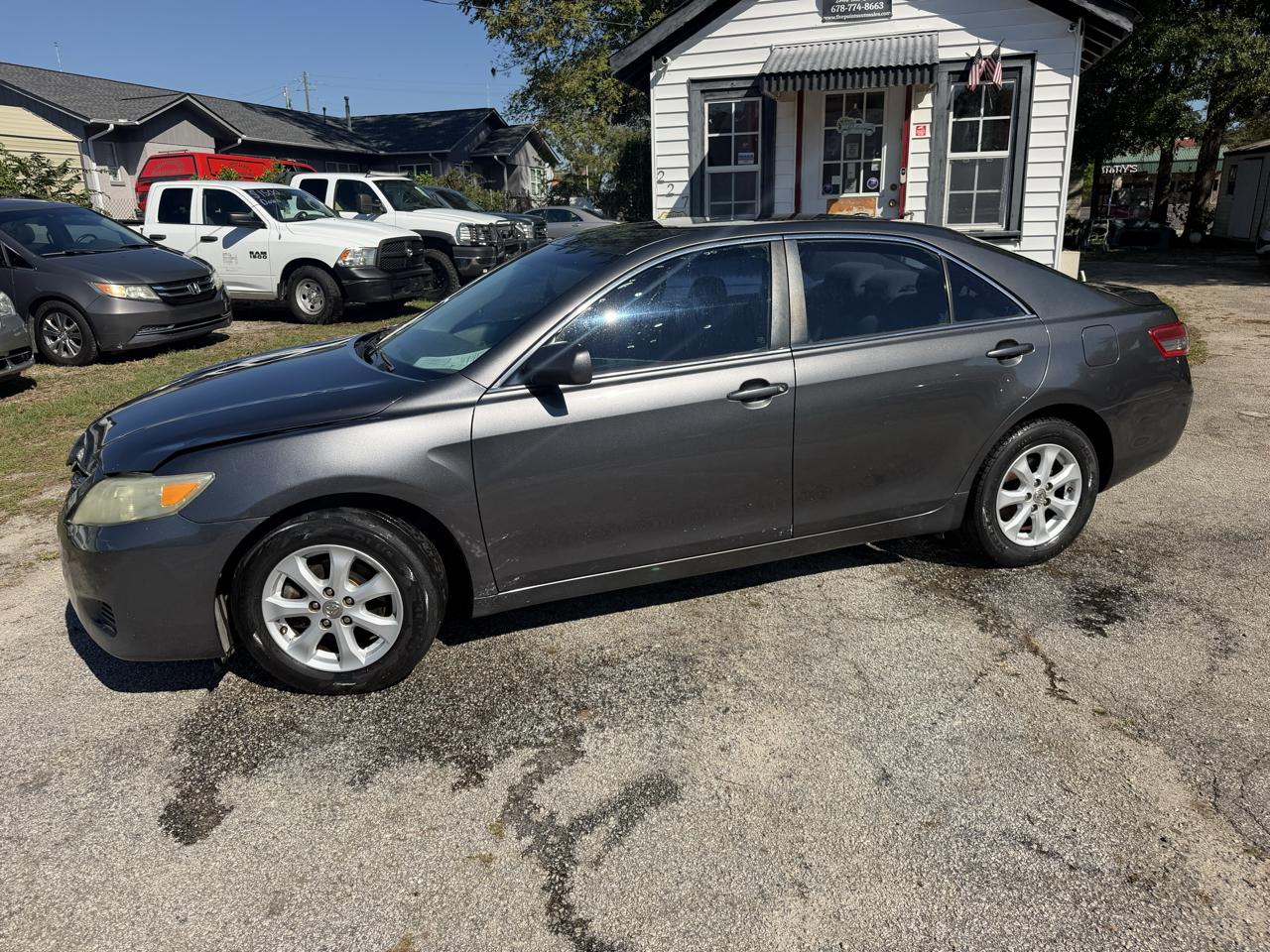 Toyota Camry Base 6-Spd AT 2011