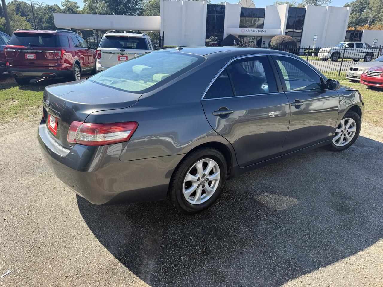 Toyota Camry Base 6-Spd AT 2011