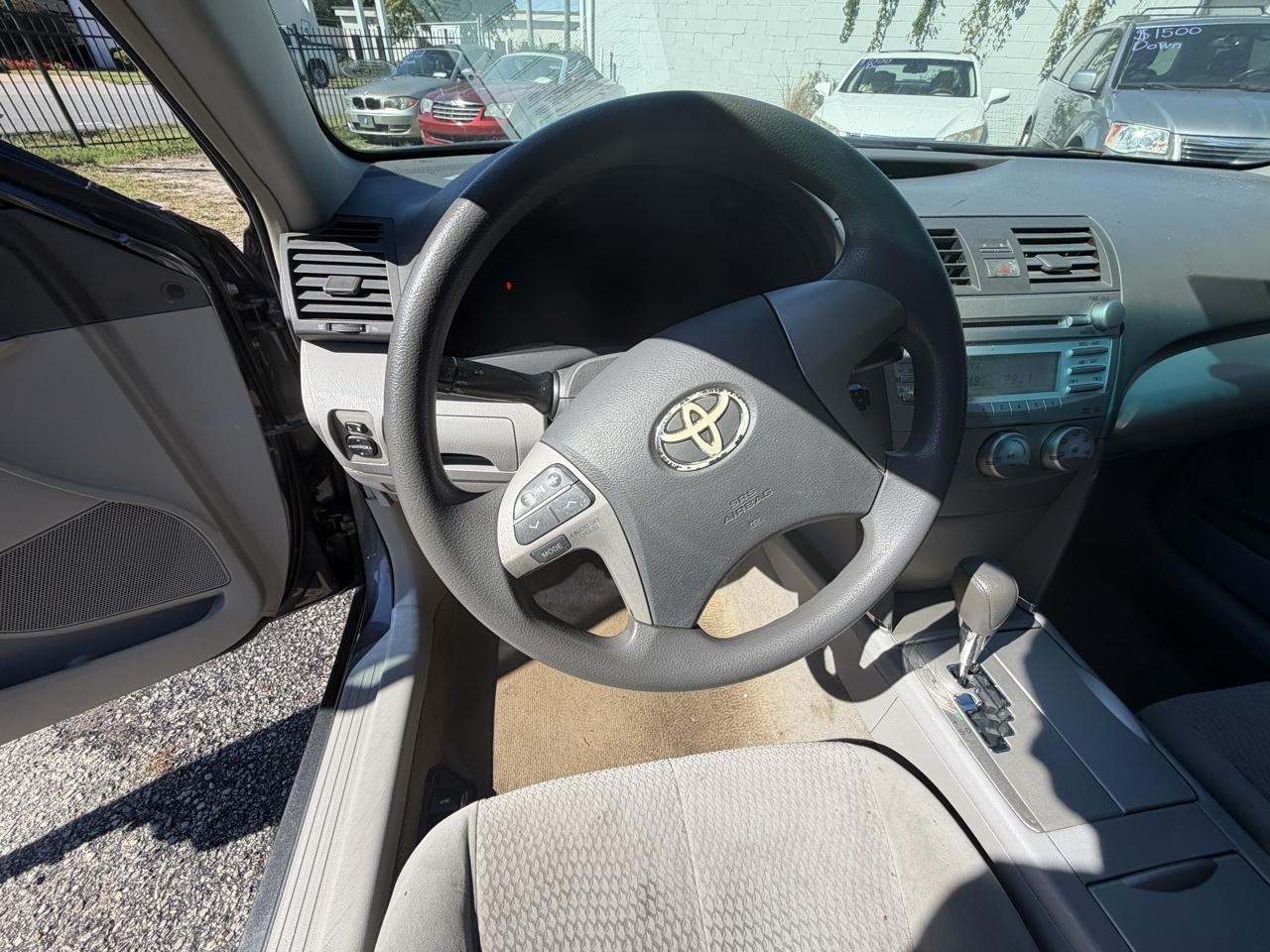 Toyota Camry Base 6-Spd AT 2011