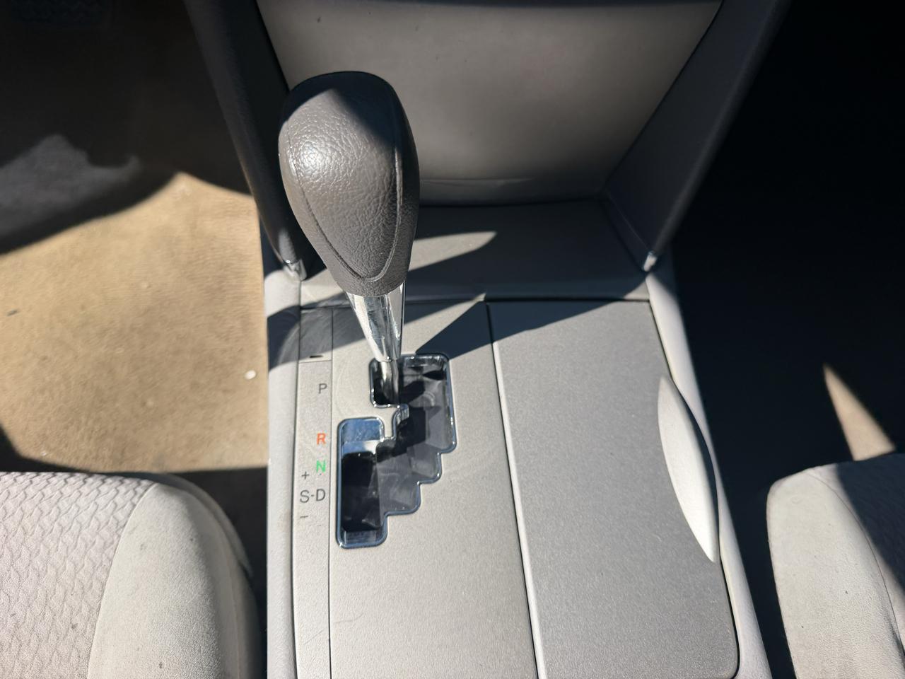 Toyota Camry Base 6-Spd AT 2011
