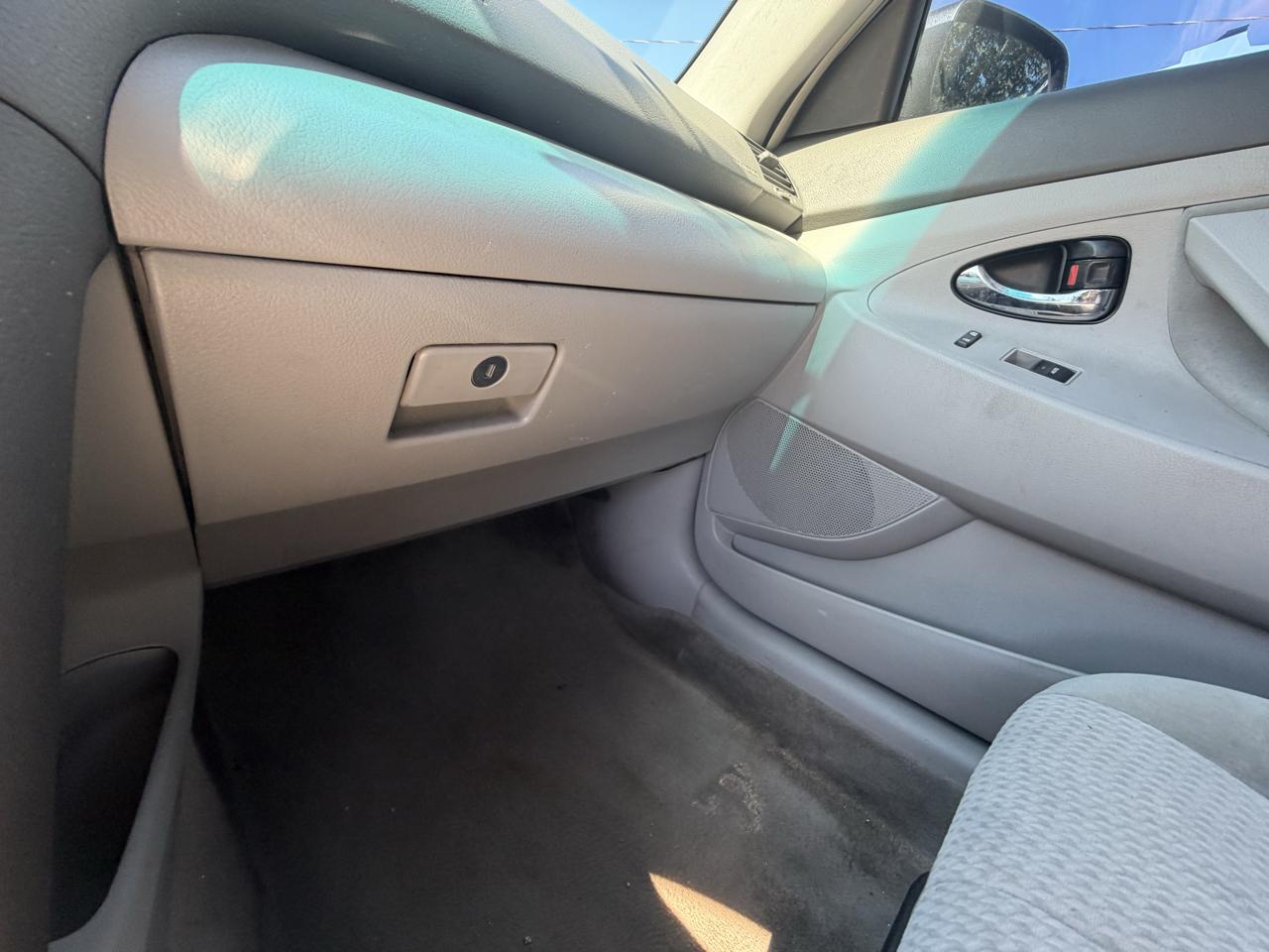 Toyota Camry Base 6-Spd AT 2011