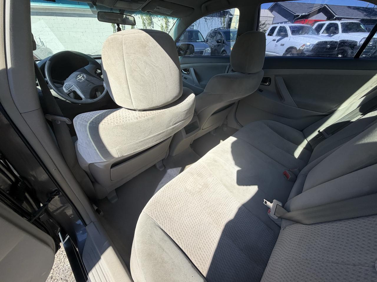 Toyota Camry Base 6-Spd AT 2011