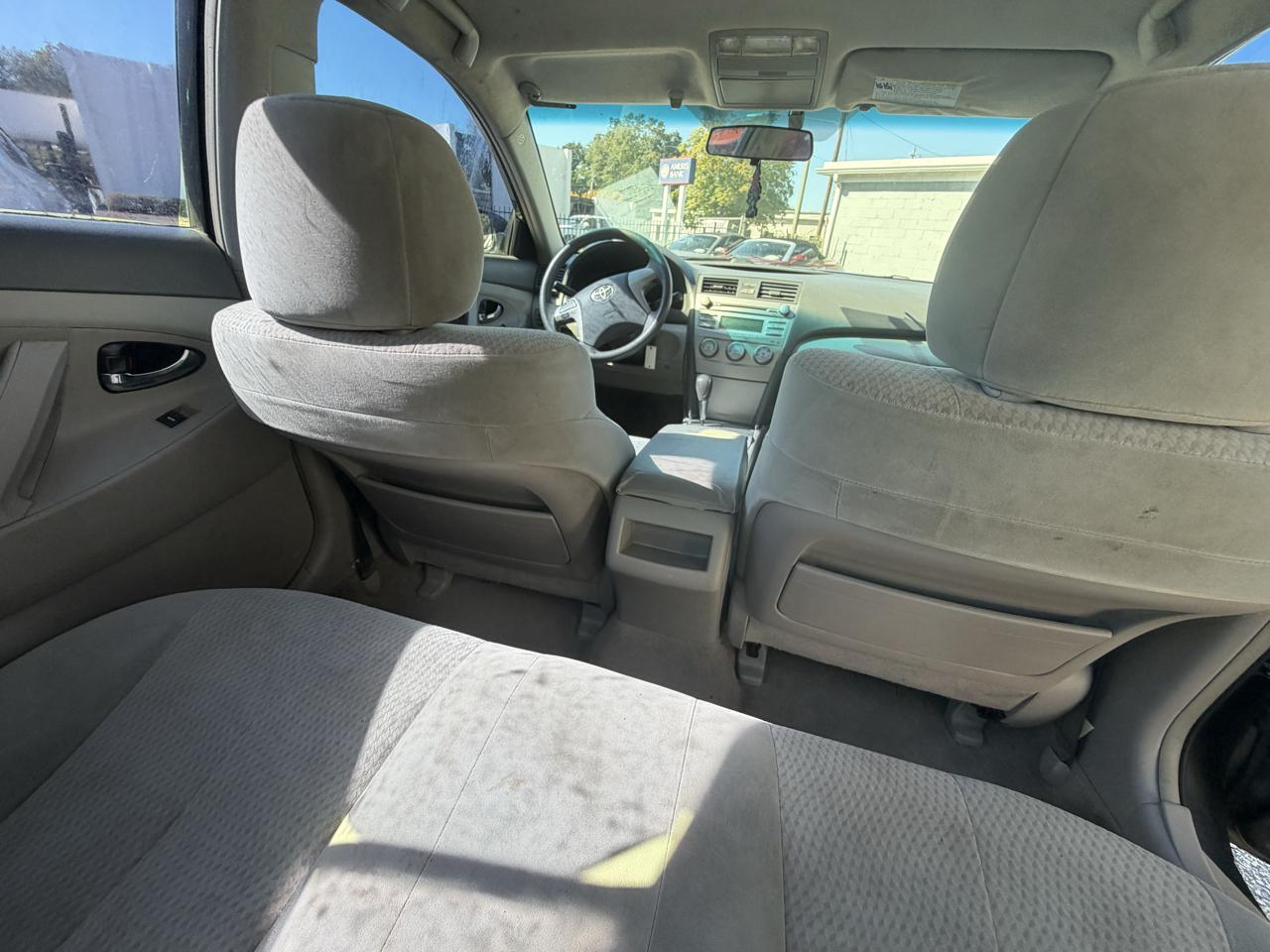 Toyota Camry Base 6-Spd AT 2011