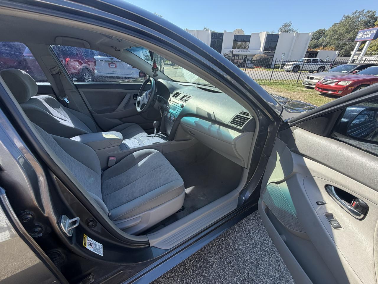 Toyota Camry Base 6-Spd AT 2011