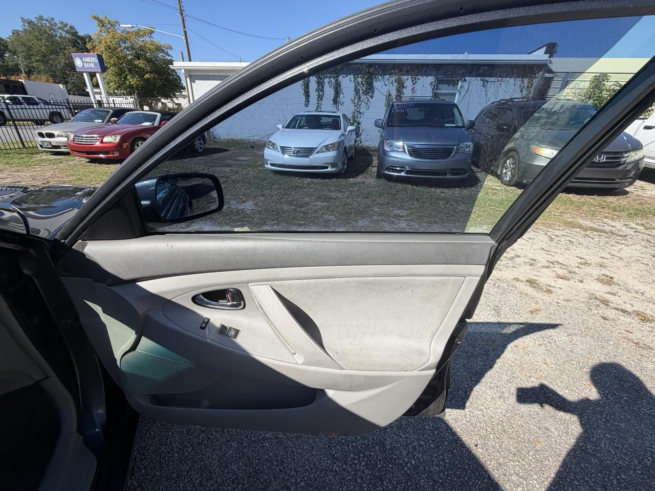 Toyota Camry Base 6-Spd AT 2011