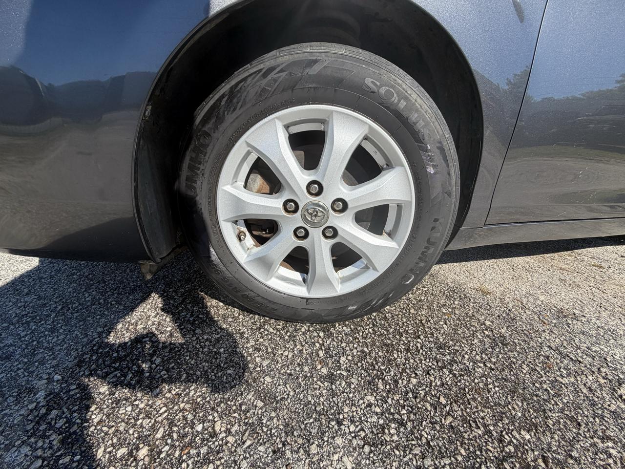 Toyota Camry Base 6-Spd AT 2011