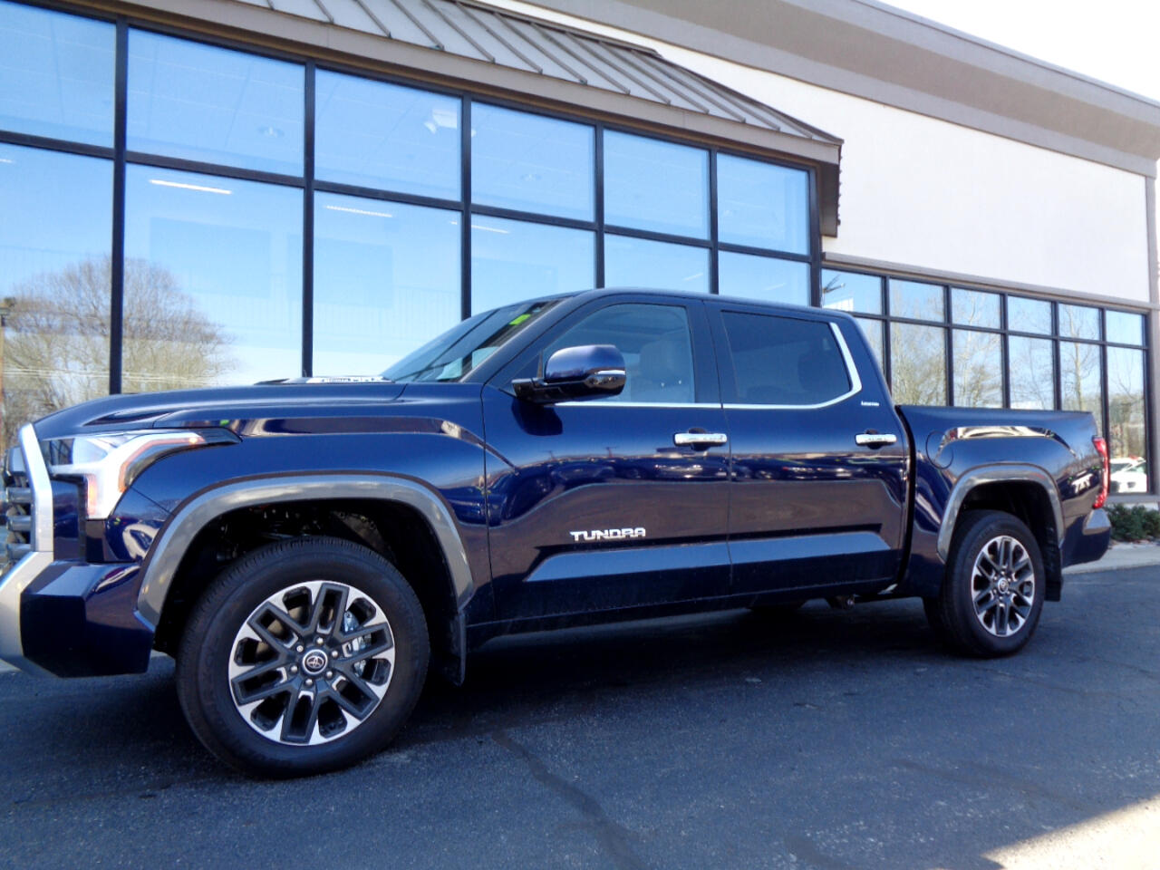 Toyota Tundra 4WD Limited Hybrid CrewMax 5.5' Bed 3.5L (Natl) 2023