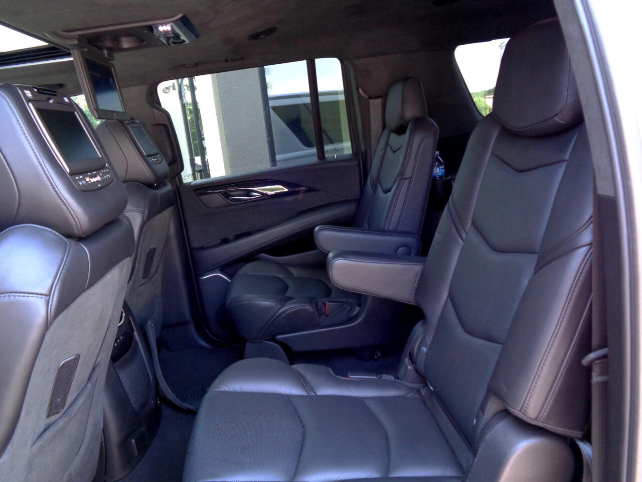 2019 Cadillac Escalade ESV Platinum photo 3
