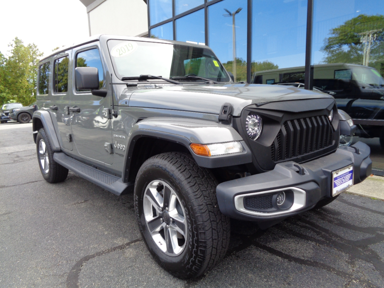 2019 Jeep Wrangler Unlimited Sahara photo 2