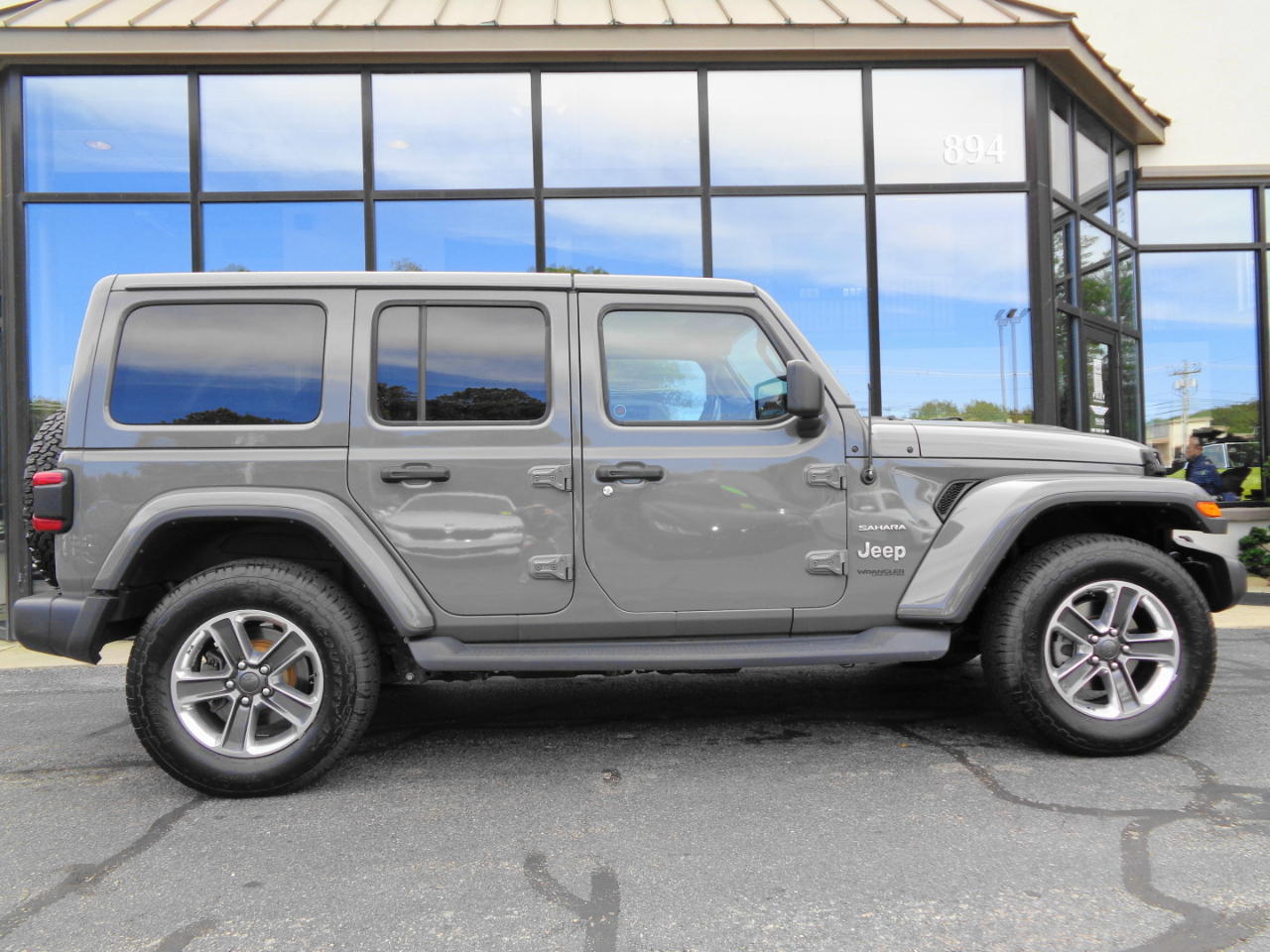 2019 Jeep Wrangler Unlimited Sahara photo 3