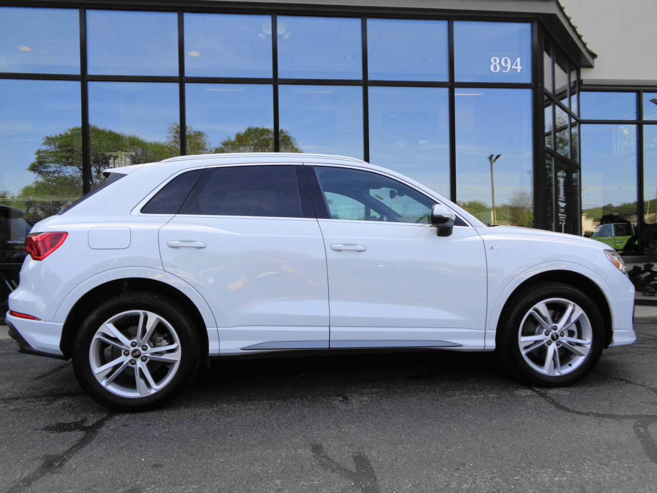 2024 Audi Q3 S line Premium 45 TFSI photo 2