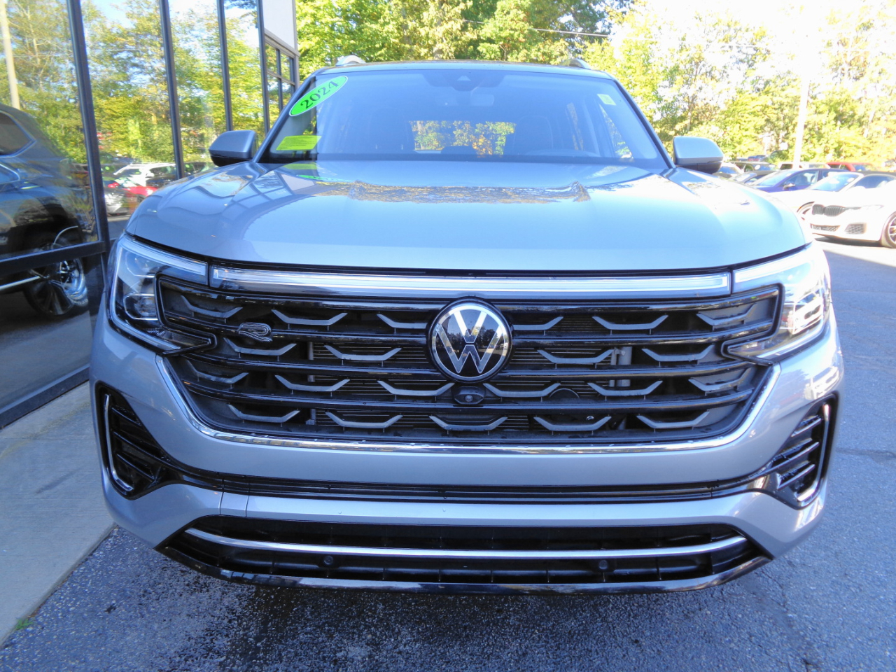 2024 Volkswagen Atlas SEL Premium R-Line photo 2