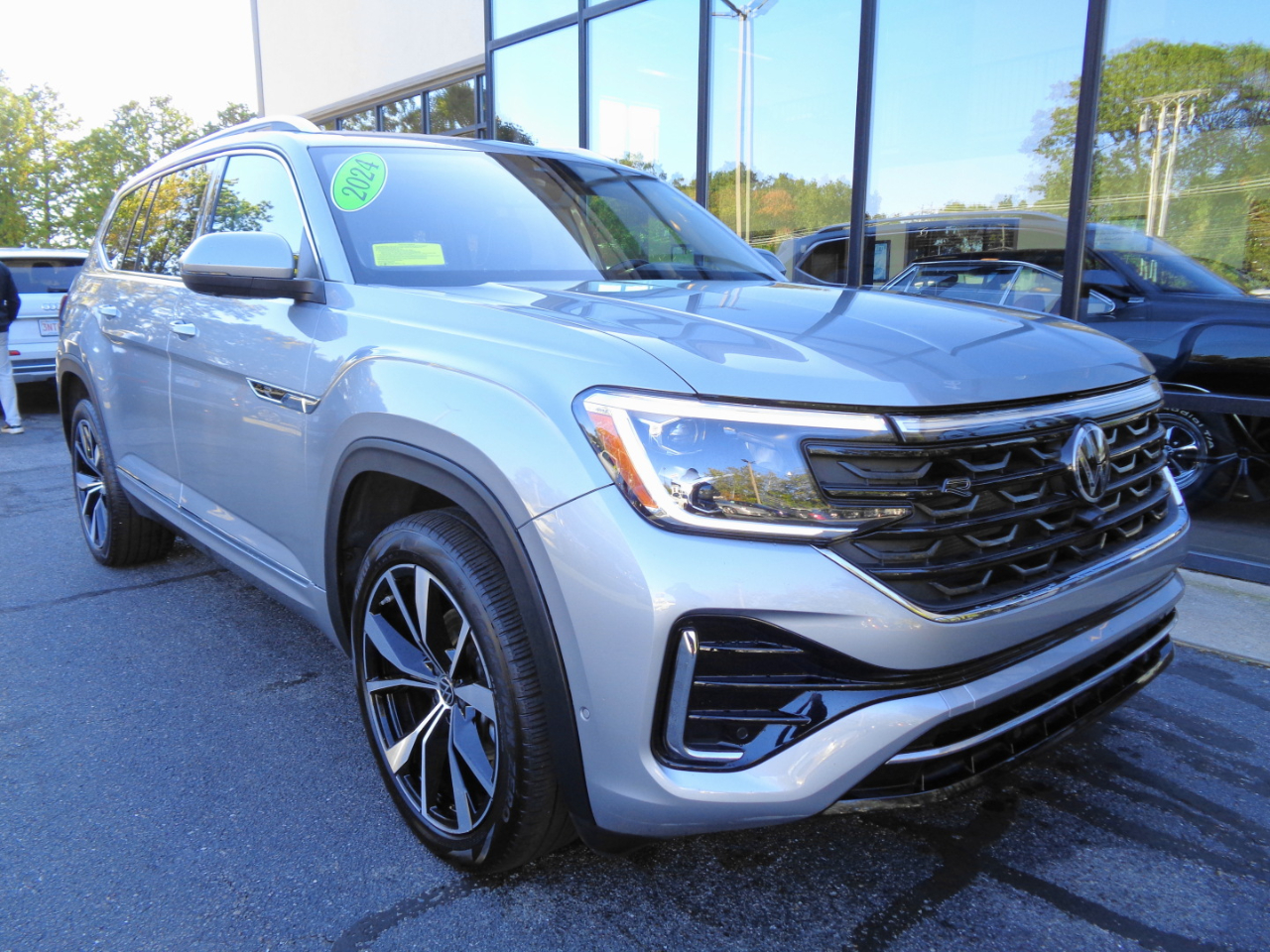 2024 Volkswagen Atlas SEL Premium R-Line photo 3