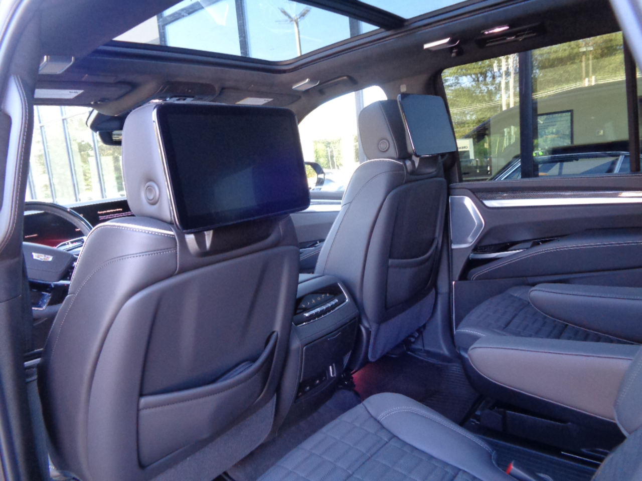 2025 Cadillac Escalade V-Series photo 12
