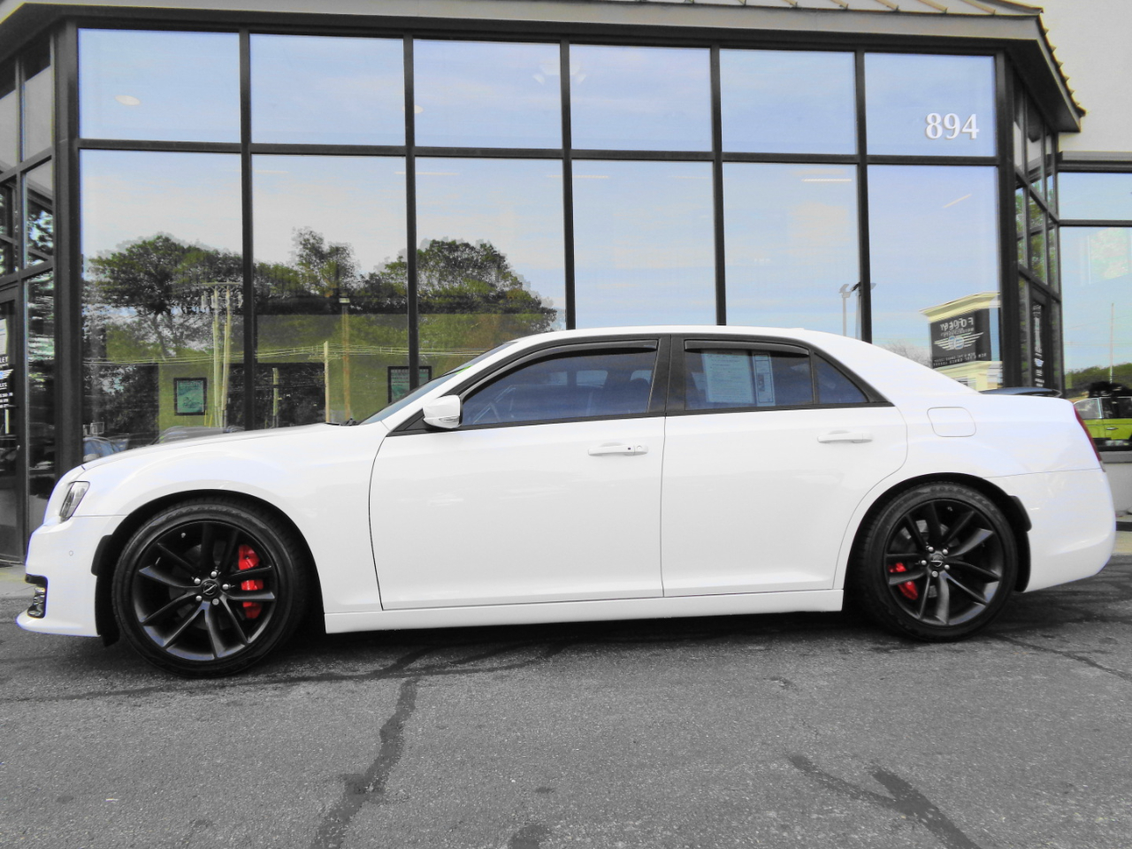 2023 Chrysler 300 photo 6