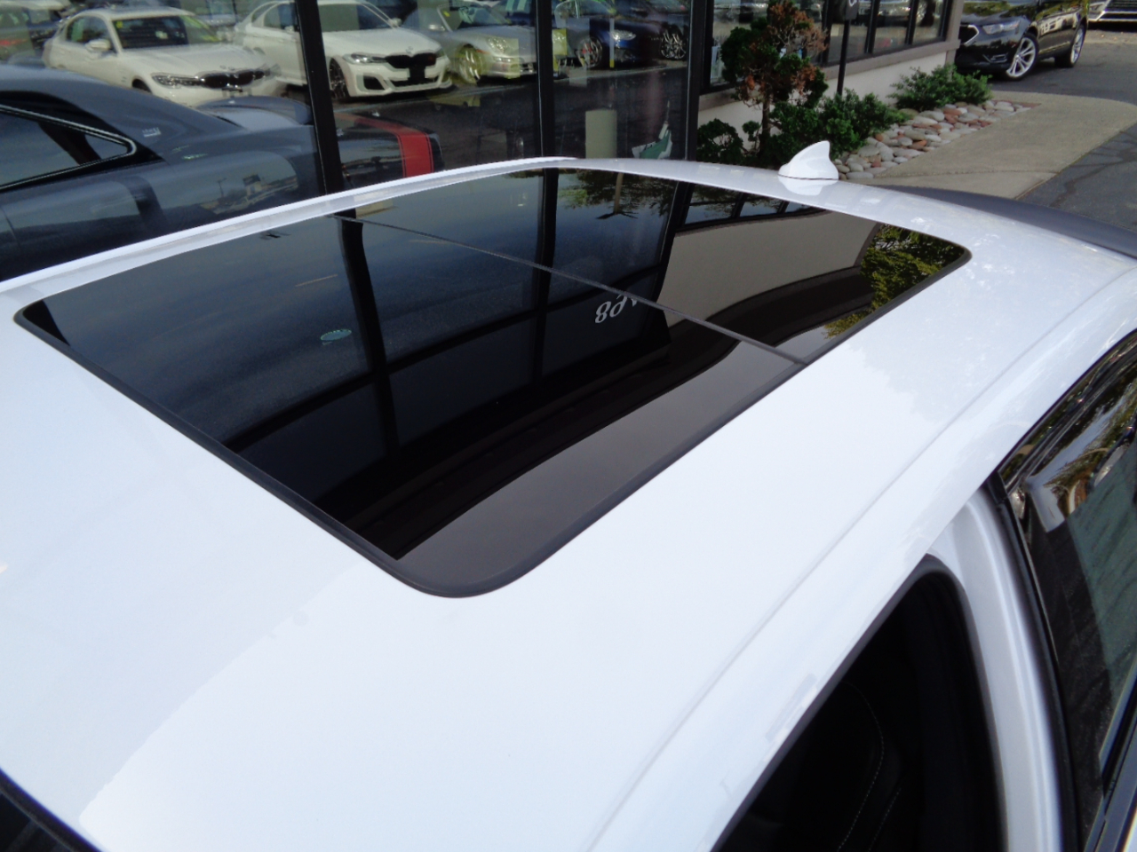 2023 Chrysler 300 photo 7
