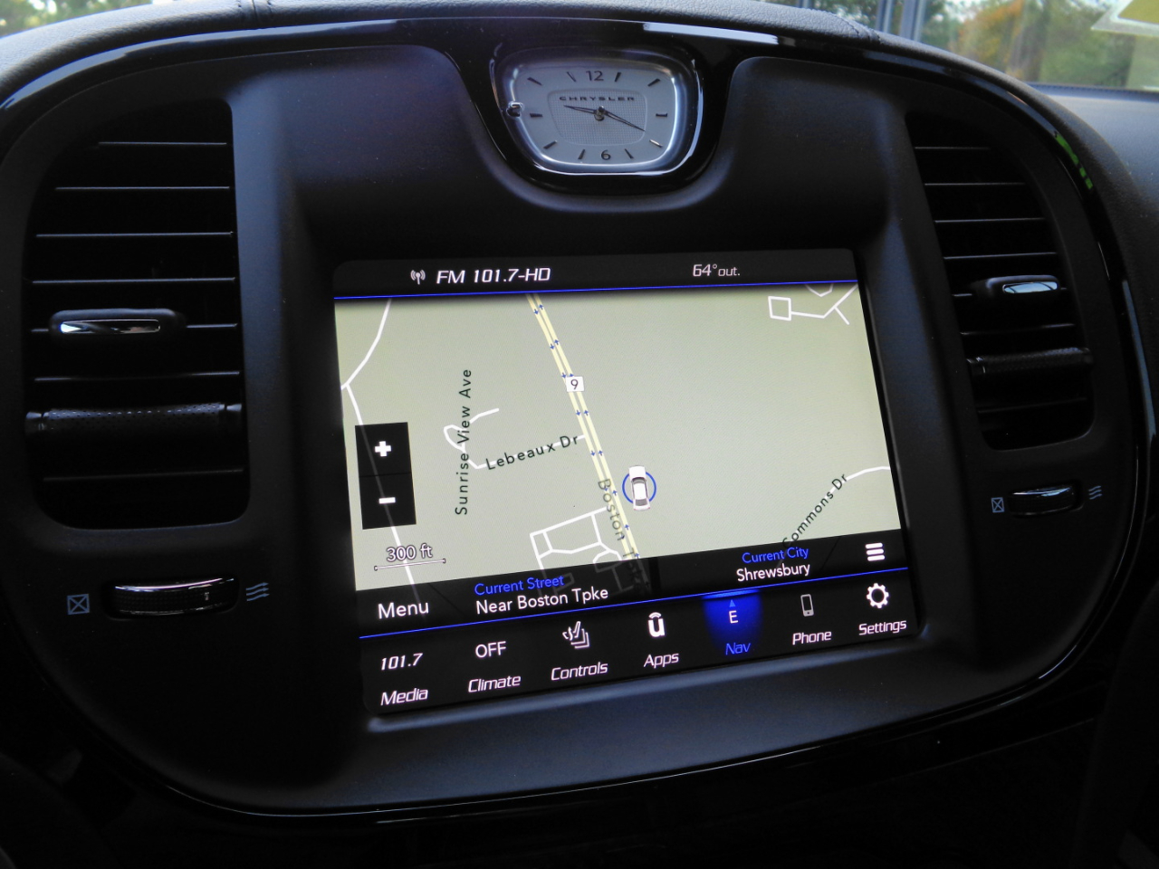 2023 Chrysler 300 photo 11