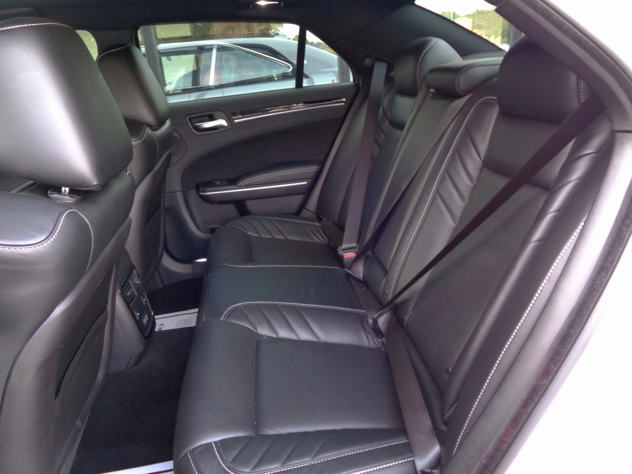 2023 Chrysler 300 photo 15