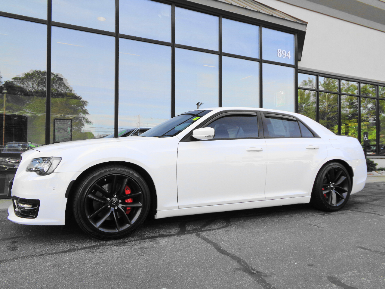 2023 Chrysler 300 photo 17