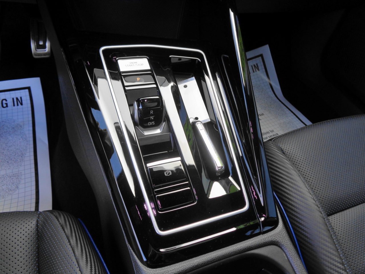 2024 Volkswagen Golf R 4Motion photo 12