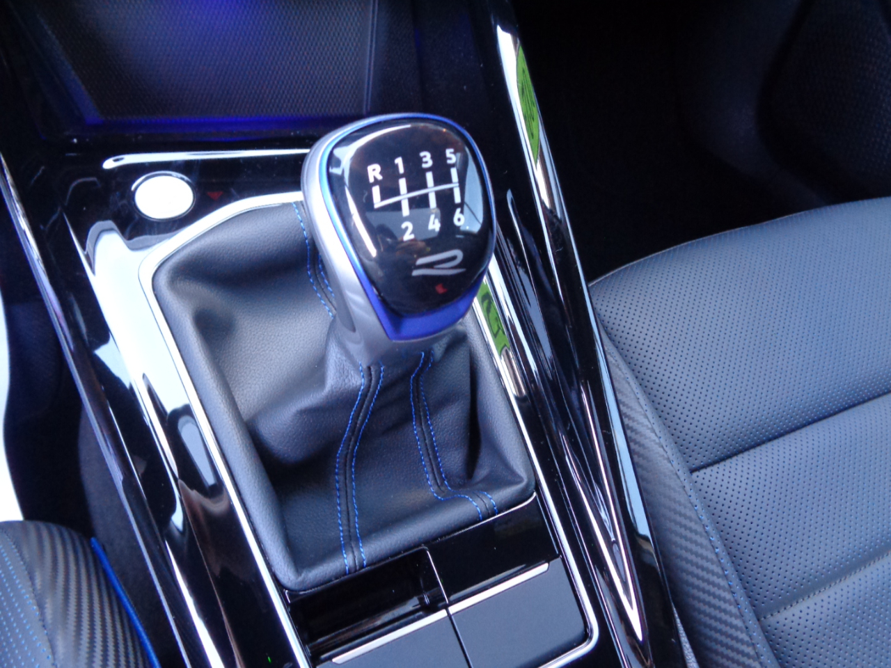 2024 Volkswagen Golf R 4Motion photo 11