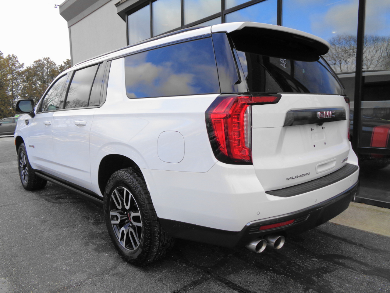 GMC Yukon XL 4WD 4dr AT4 2023